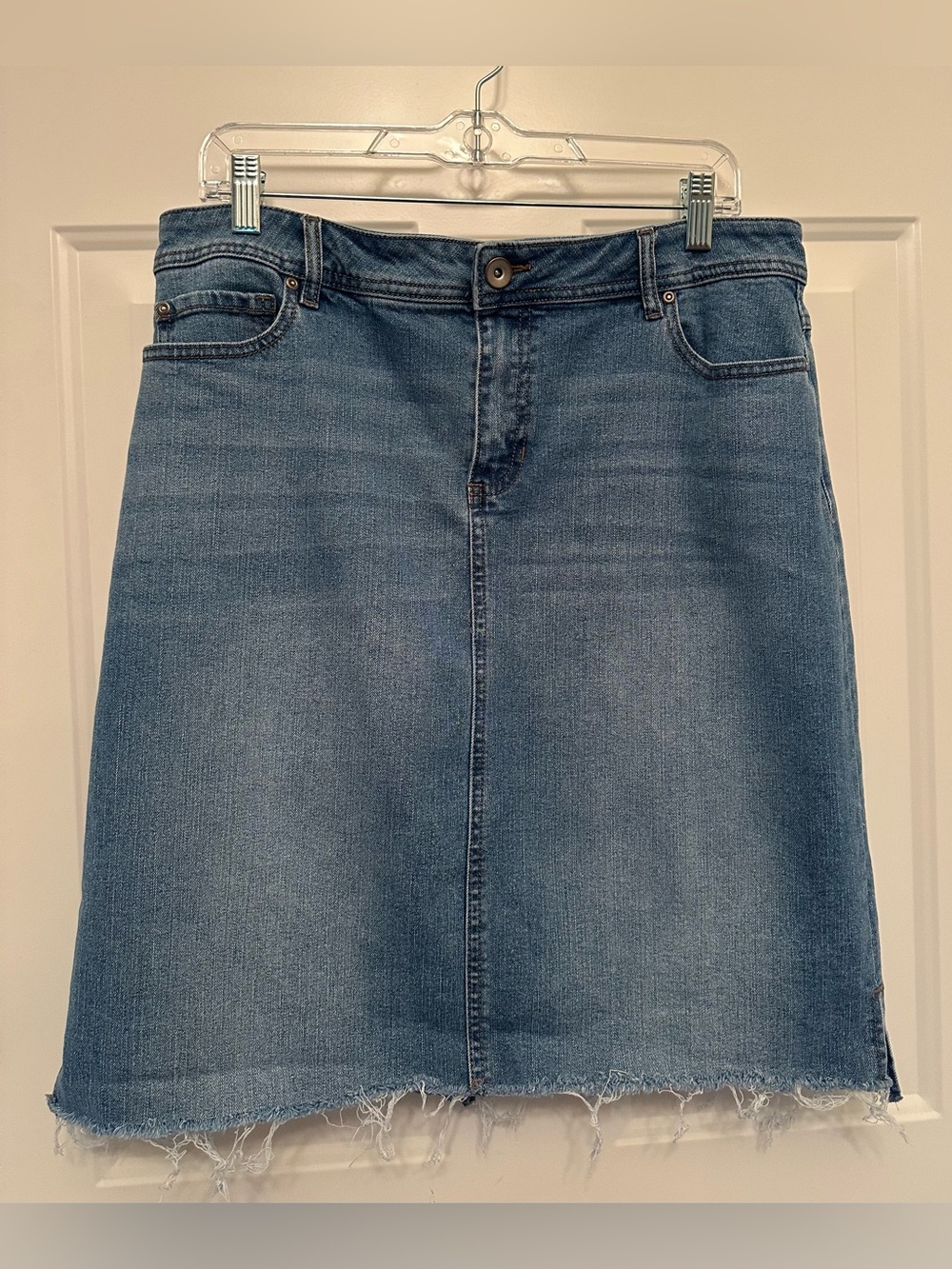 EST. 1946 Denim Skirt Size 14 | Frayed Hem
